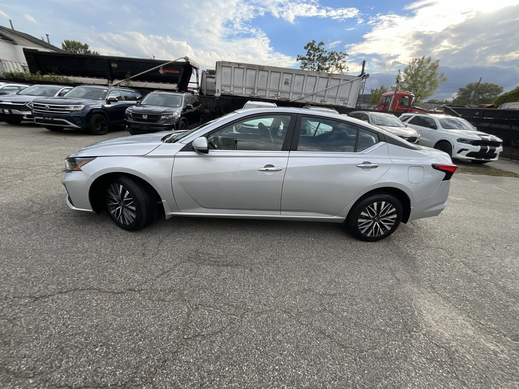 2023 Nissan Altima 2.5 SV photo 2