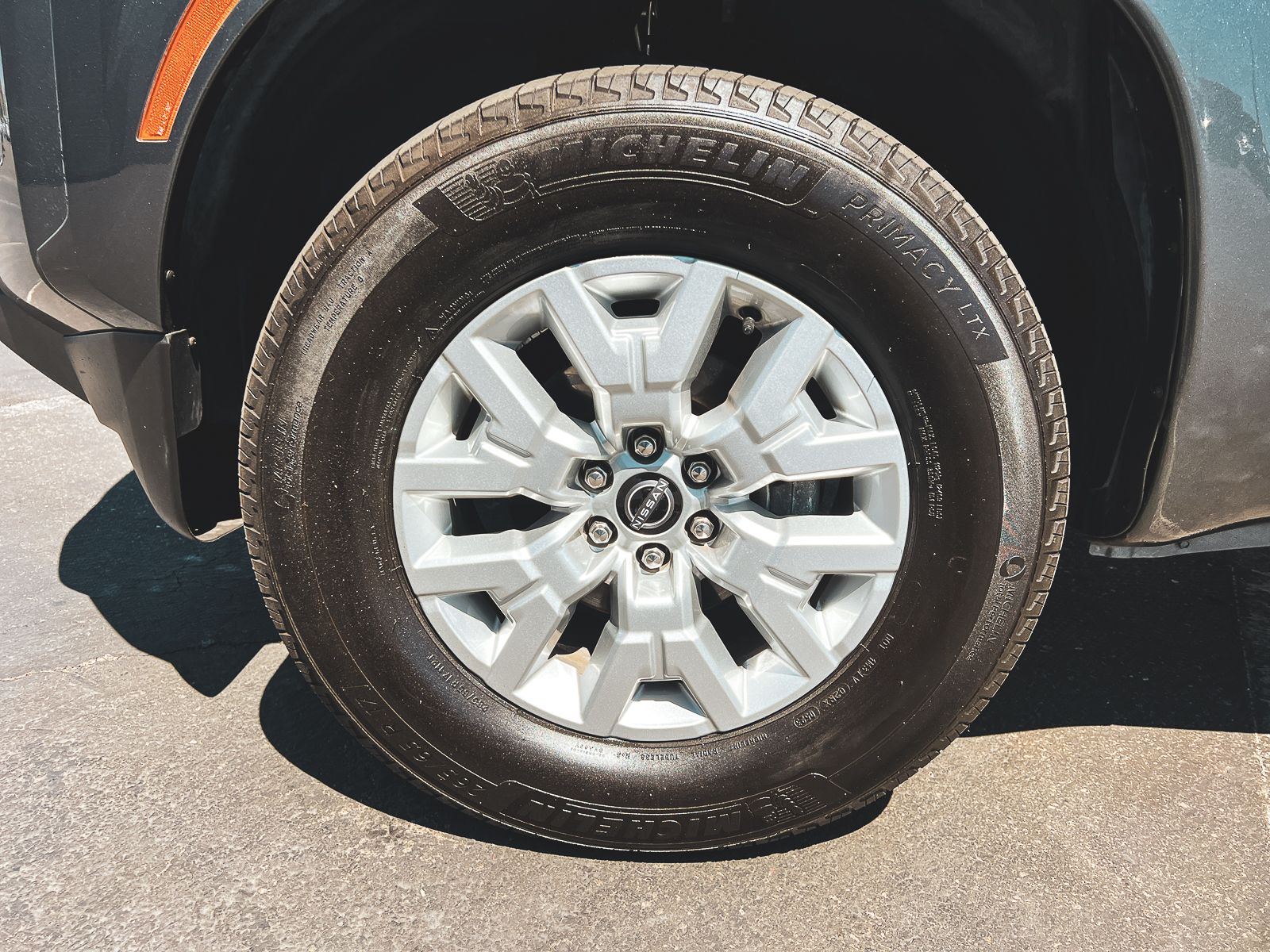 2023 Nissan Frontier SV photo 9