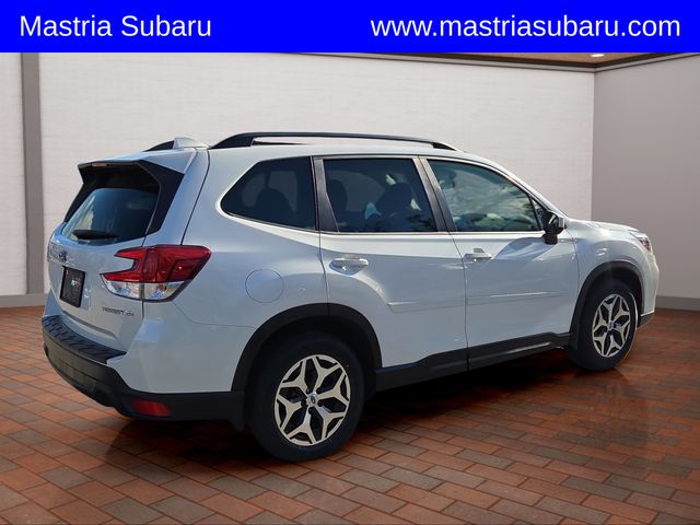 2020 Subaru Forester Premium photo 3