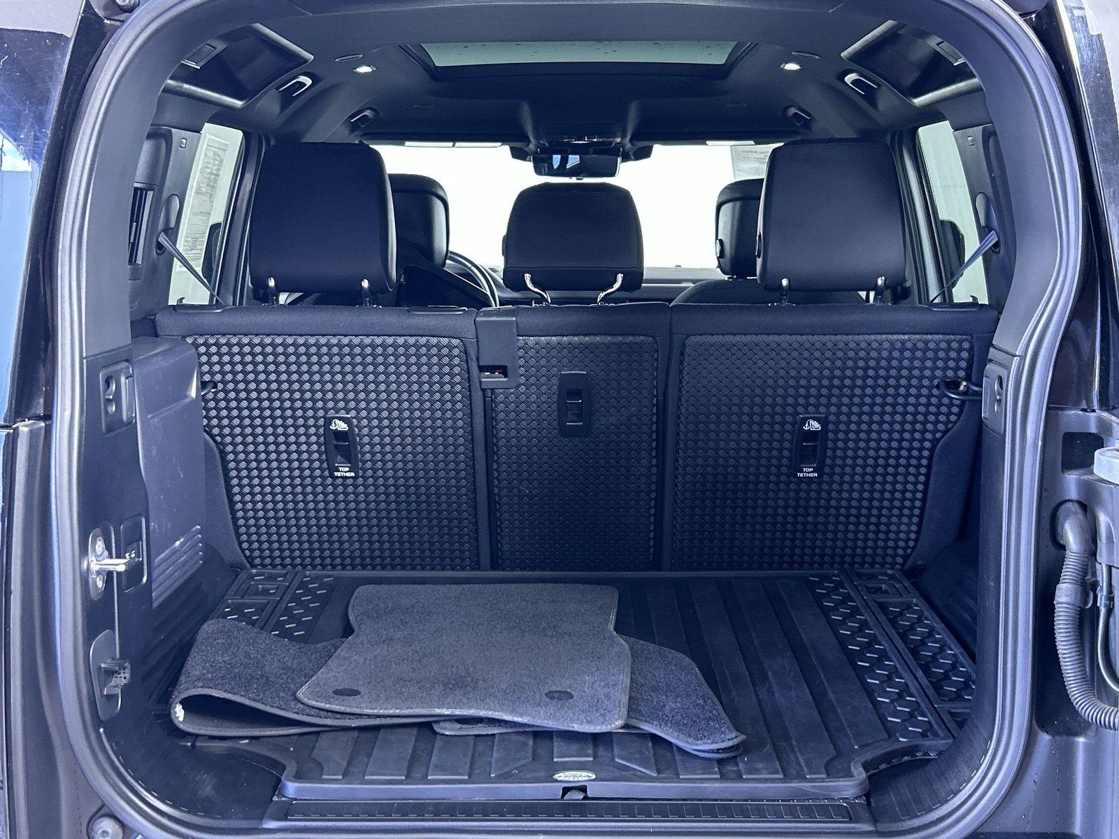 2021 Land Rover Defender 110 photo 27