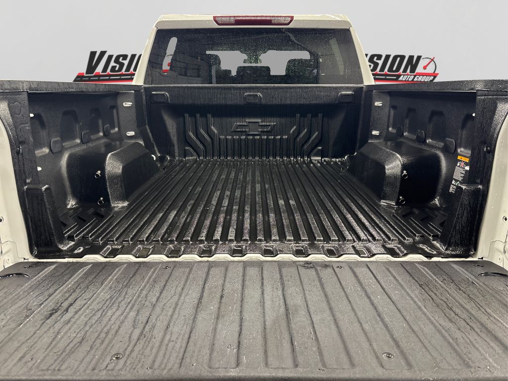 2023 Chevrolet Silverado 1500 LT photo 3