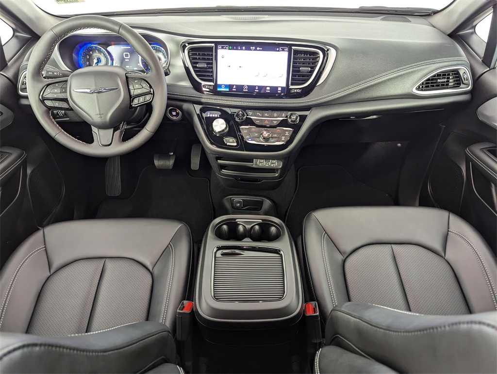 2024 Chrysler Pacifica Touring L photo 12