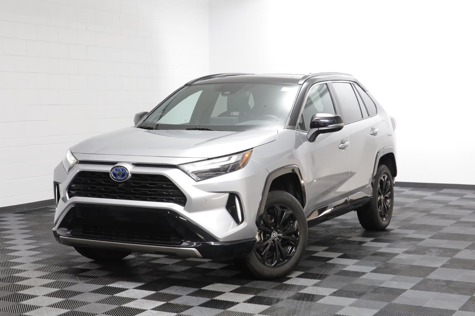 2022 Toyota RAV4 XSE's photo