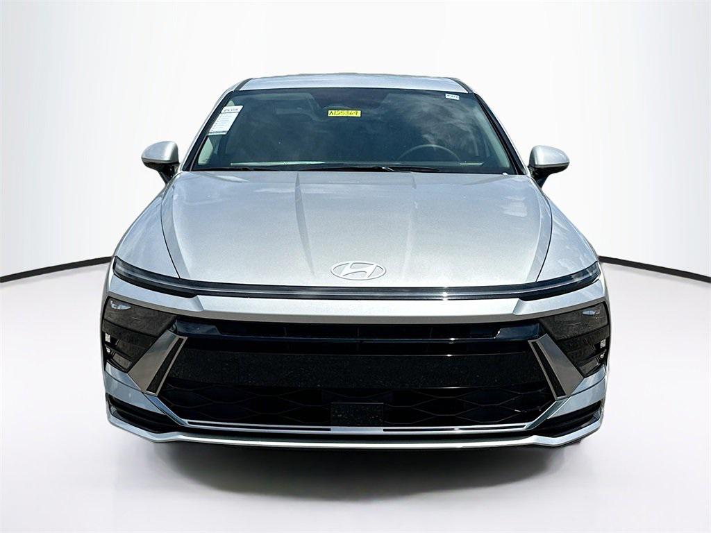 2025 Hyundai Sonata Hybrid SEL photo 2