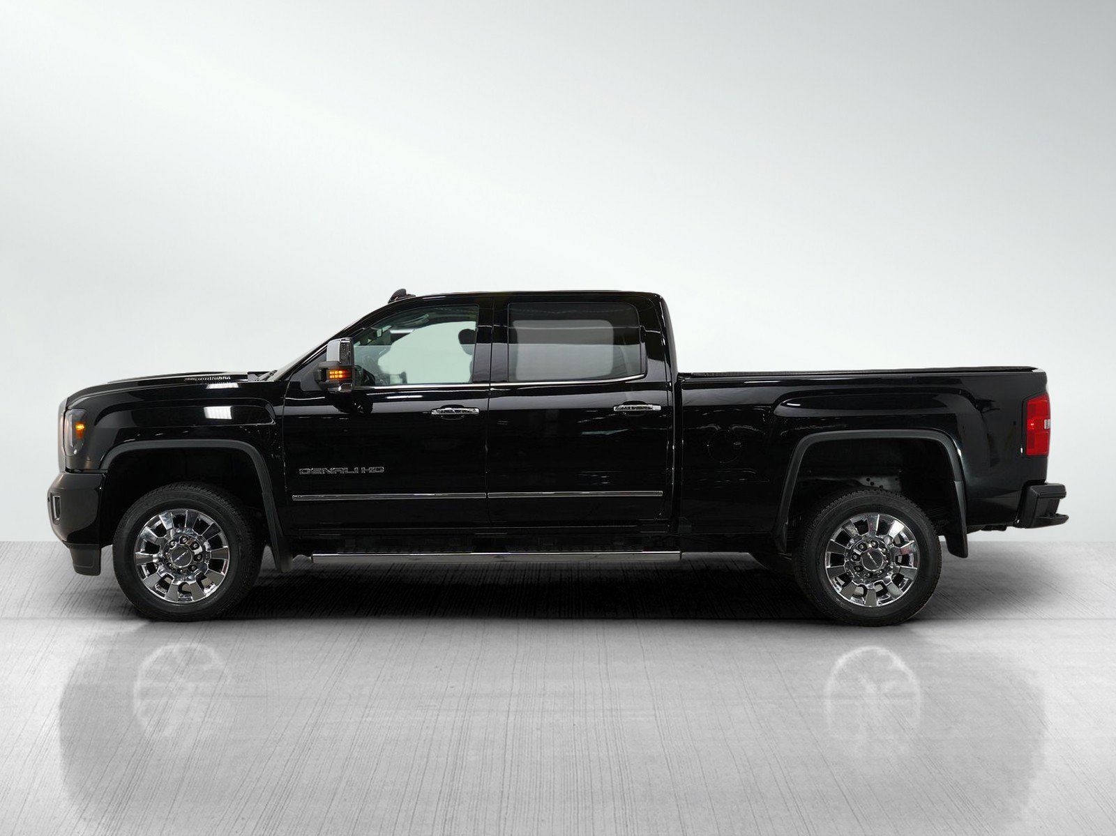 Used 2017 GMC Sierra 2500 Denali HD Denali with VIN 1GT12UEY5HF244322 for sale in Roseville, Minnesota
