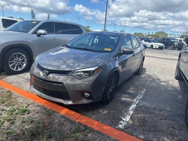 2016 Toyota Corolla LE photo 3