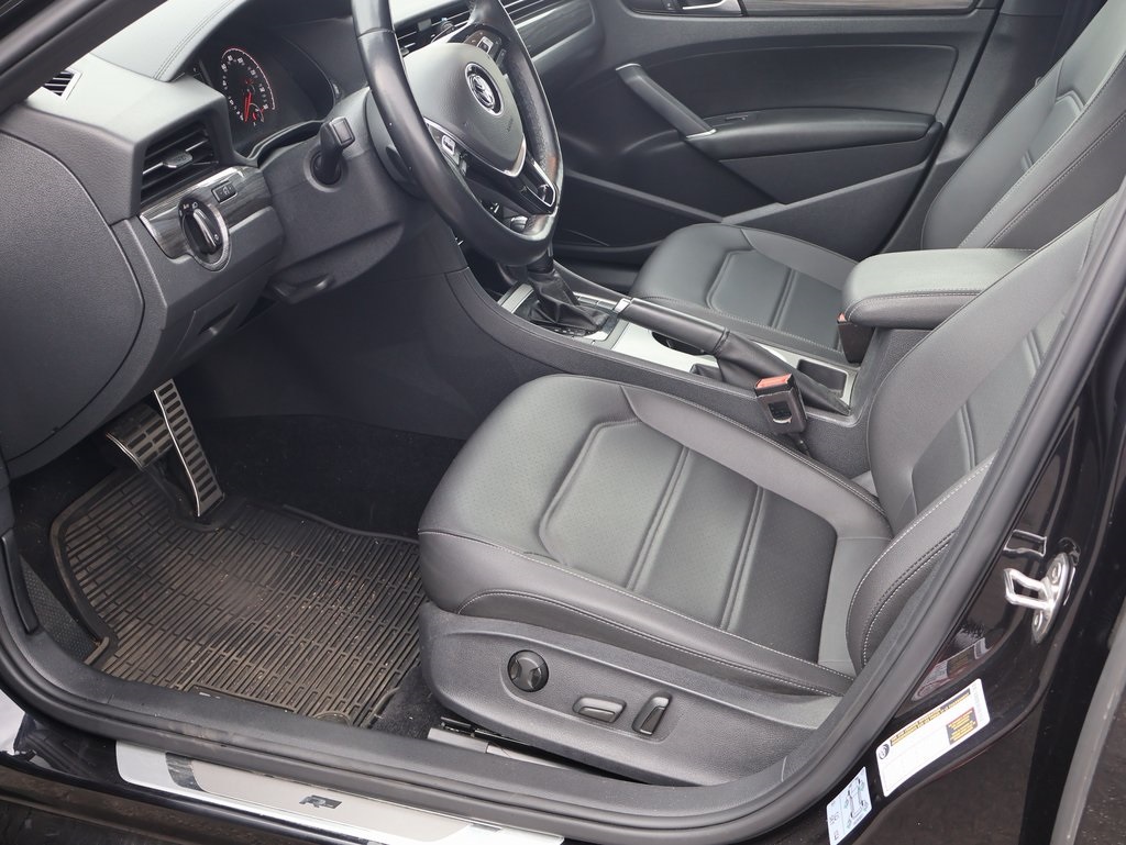 2021 Volkswagen Passat 2.0T R-Line photo 4