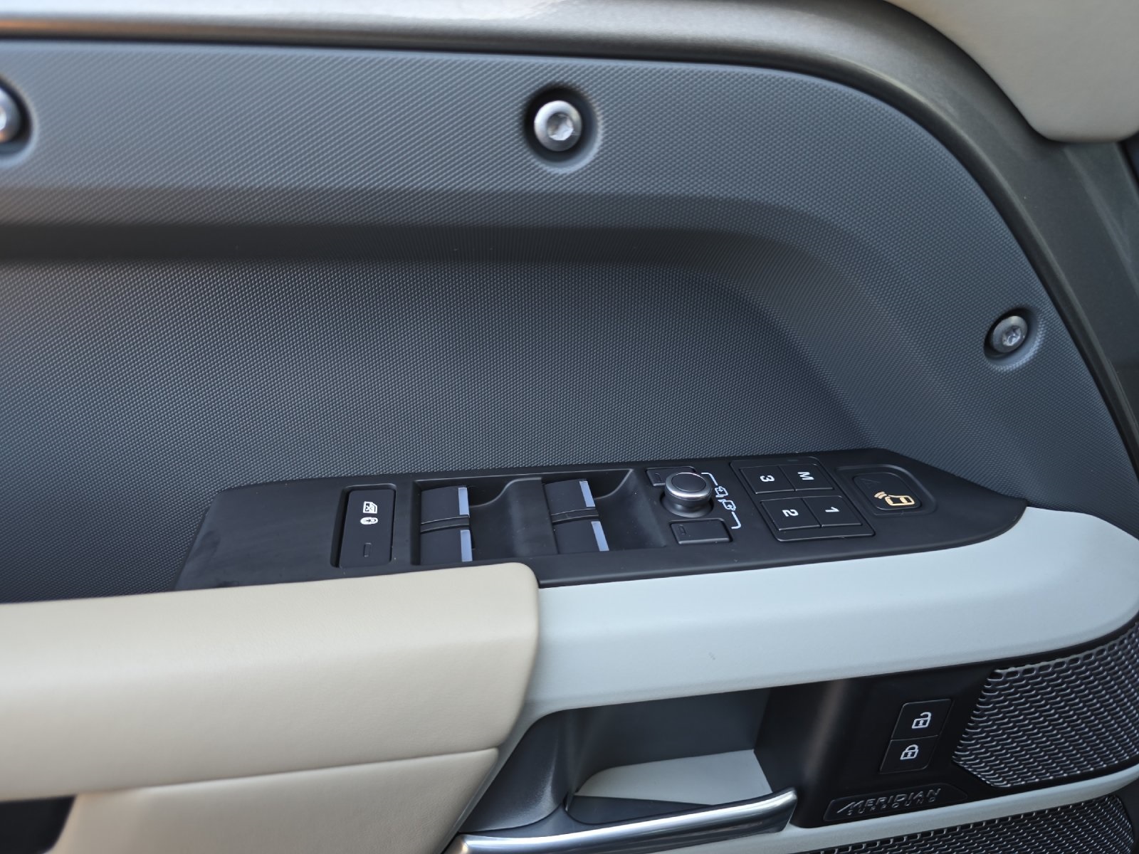 2022 Land Rover Defender 110 XS Edition photo 9