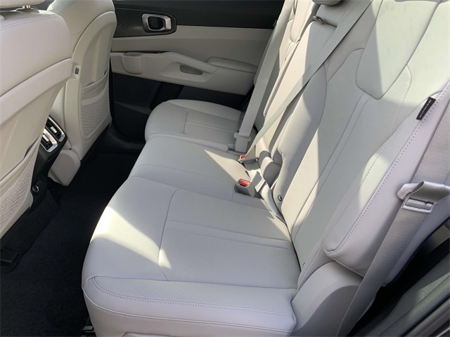 2025 Kia Sorento S photo 2