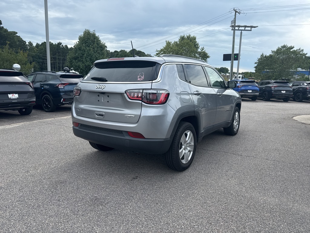 2022 Jeep Compass Latitude photo 3