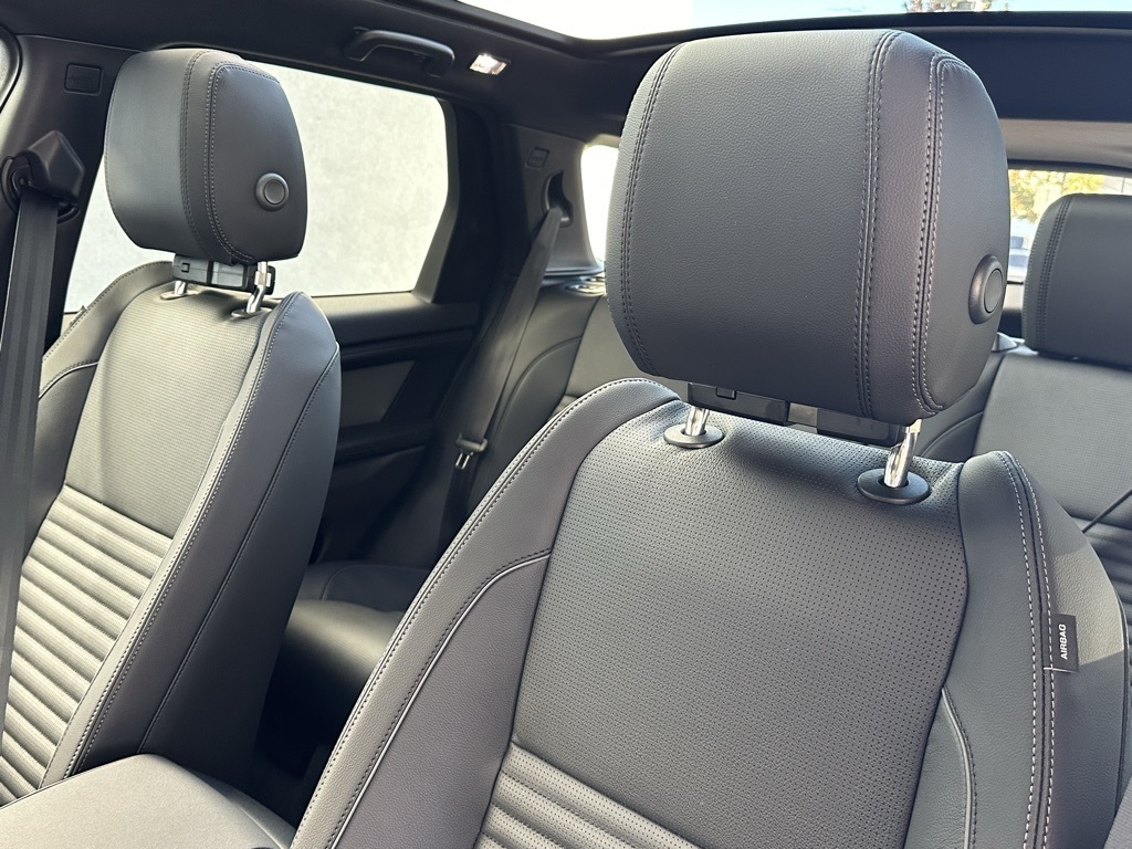 2025 Land Rover Discovery Sport Dynamic SE photo 13