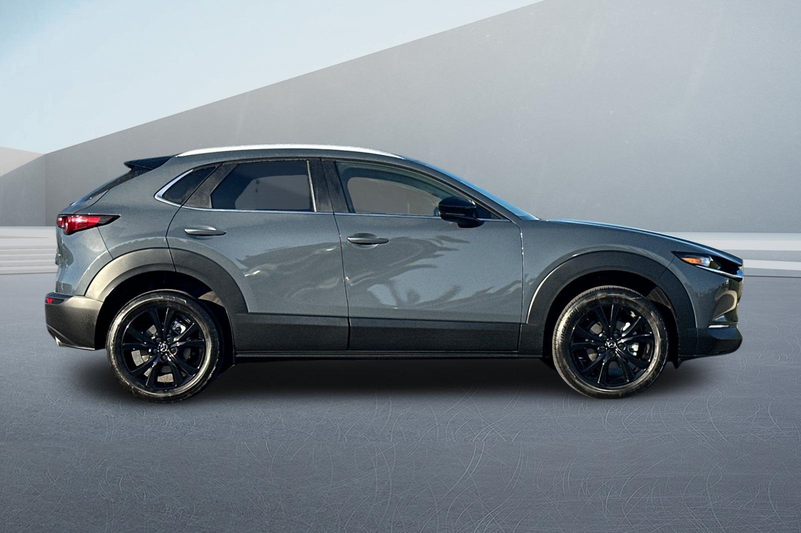 2025 Mazda CX-30 2.5 S Carbon photo 2