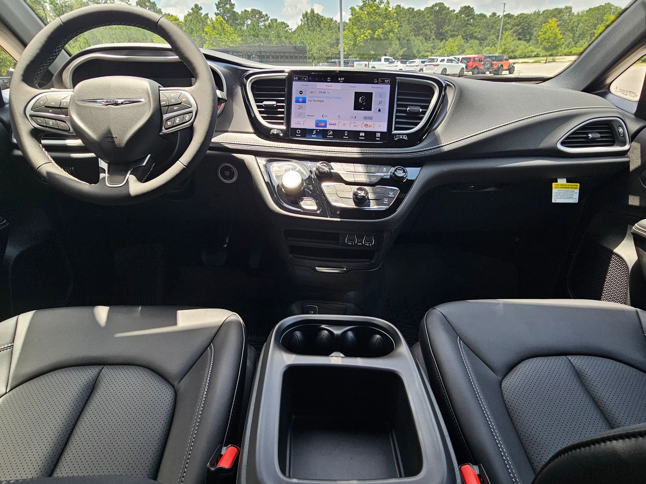 2025 Chrysler Pacifica photo 9