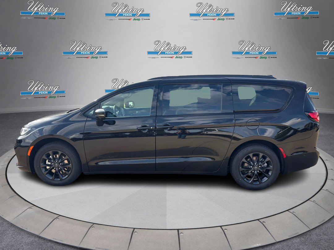 2025 Chrysler Pacifica photo 6
