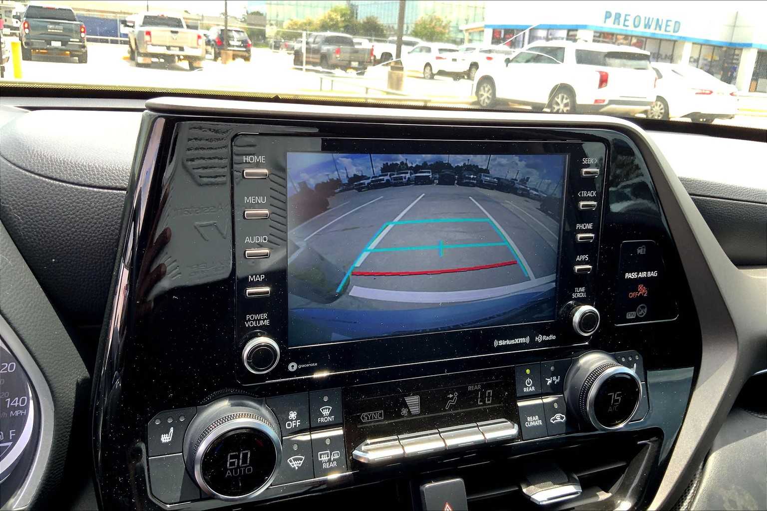 2022 Toyota Highlander XLE photo 25