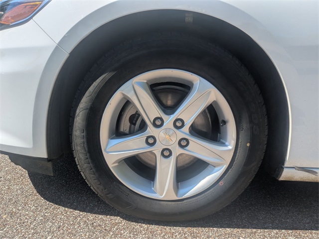 2023 Chevrolet Malibu LS photo 10