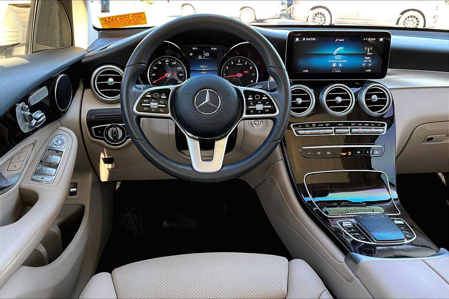 2022 Mercedes Benz GLC 300 photo 5