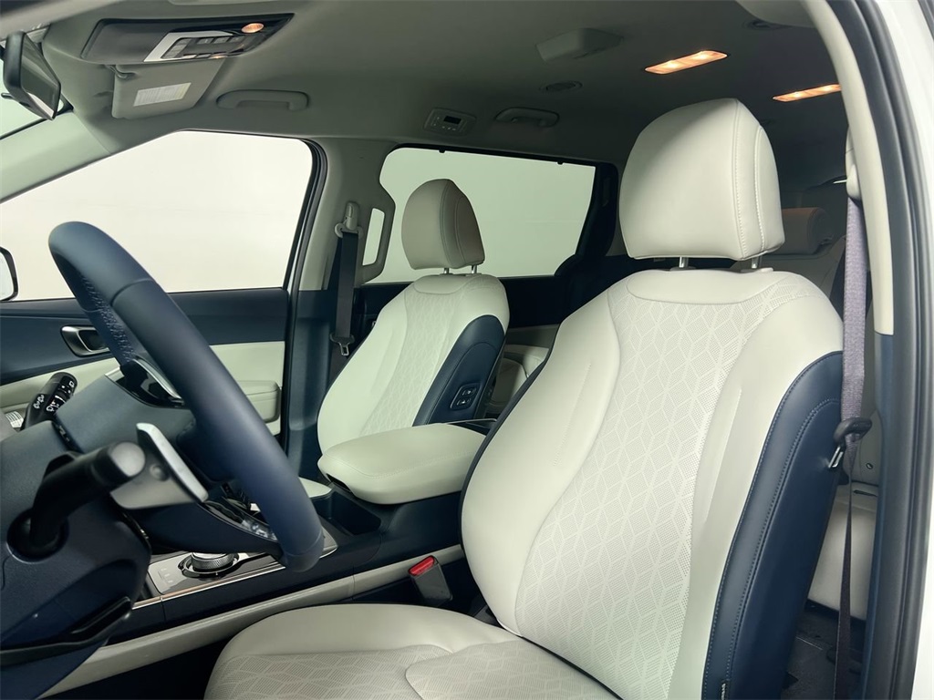 2026 Kia Carnival EX photo 12