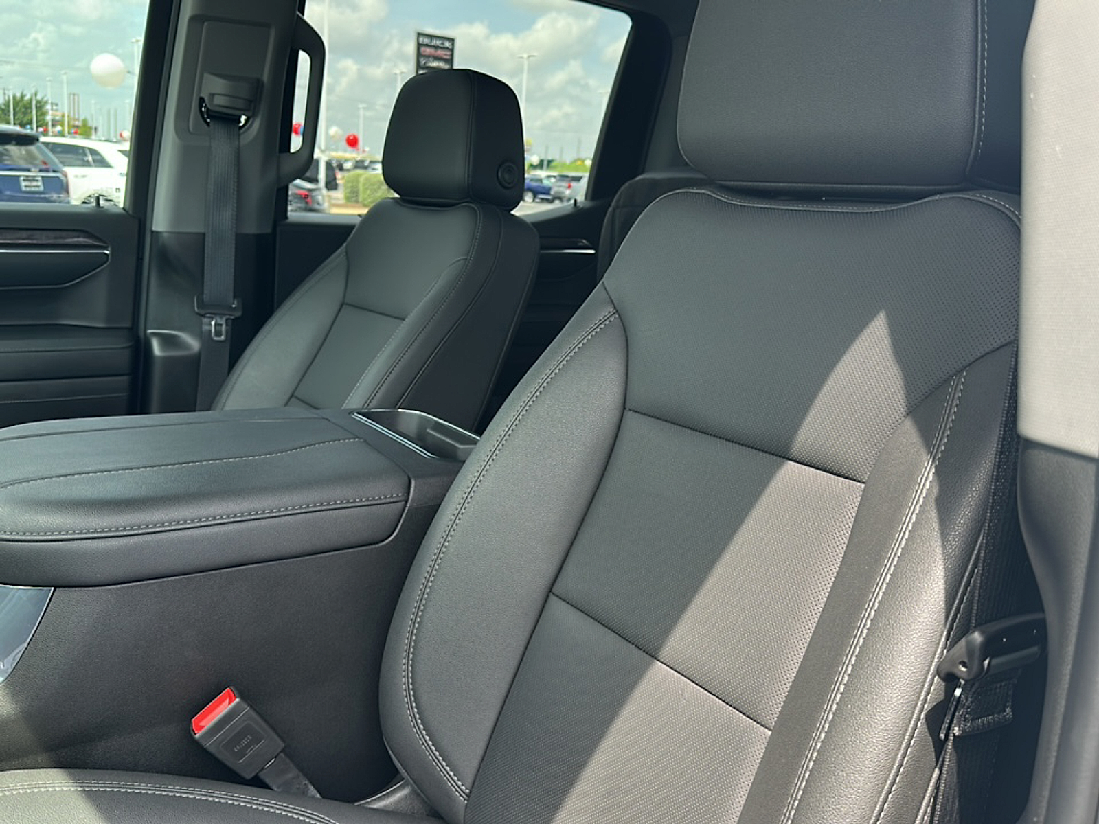 2024 Chevrolet Silverado 1500 LTZ photo 4