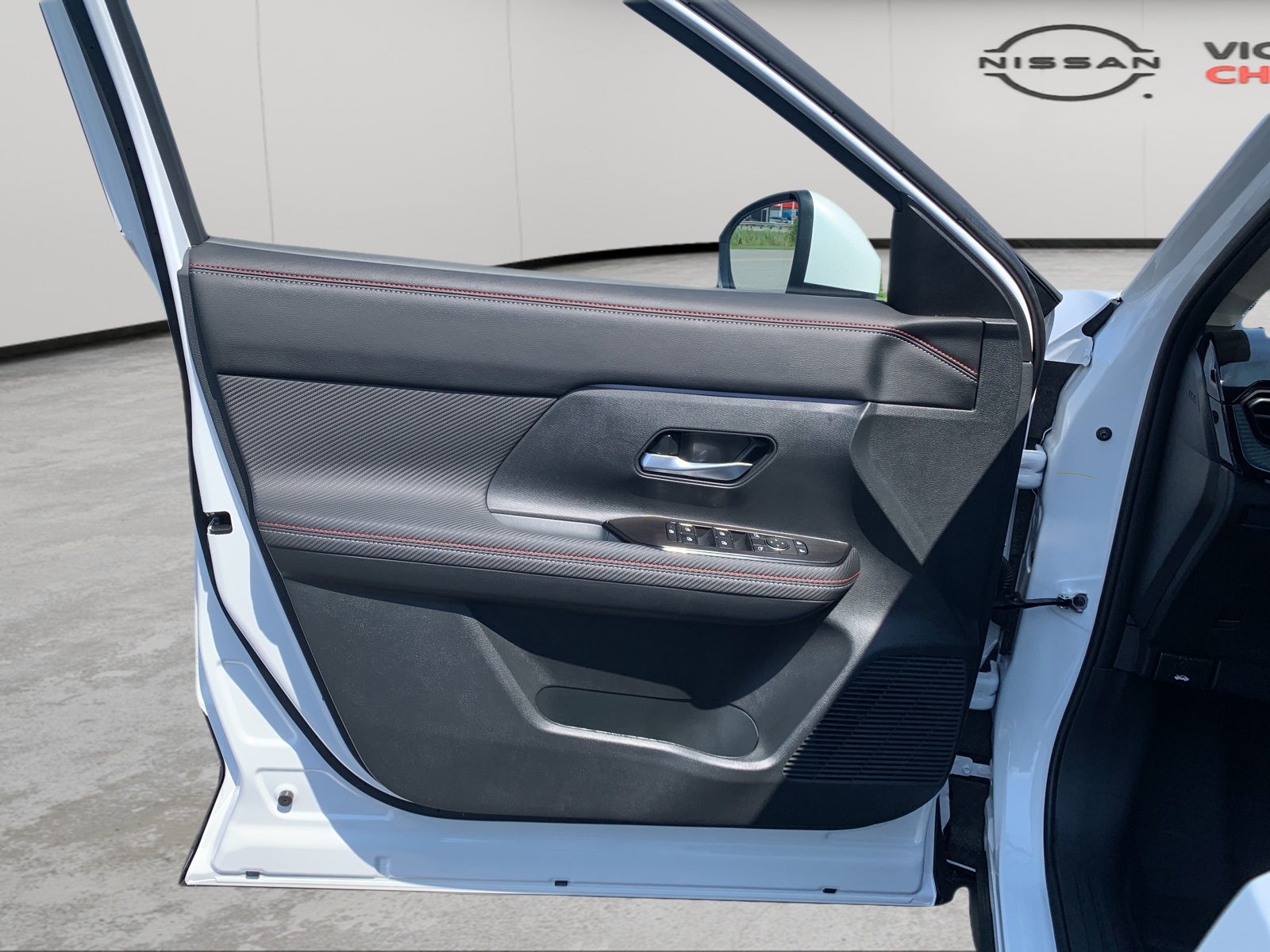 2025 Nissan Kicks SR photo 11