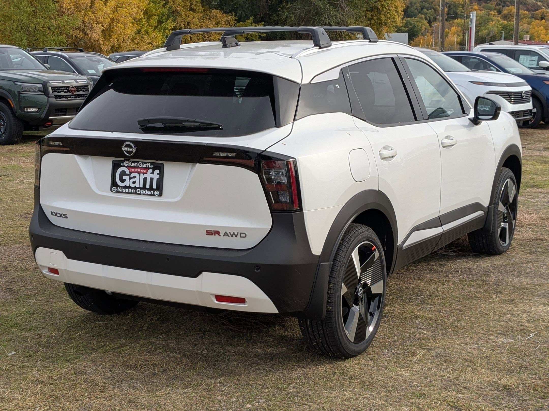 2026 Nissan Kicks SR photo 3