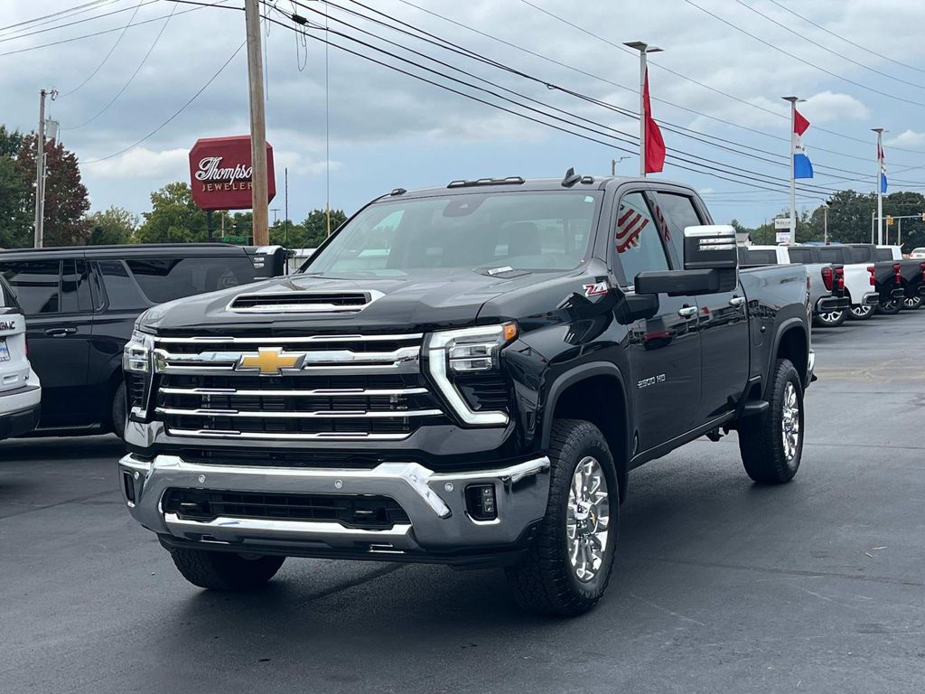 2025 Chevrolet Silverado 2500HD LTZ photo 3