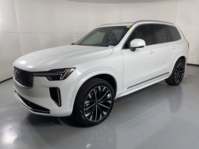 2026 Volvo XC90 B5 AWD Plus photo 4