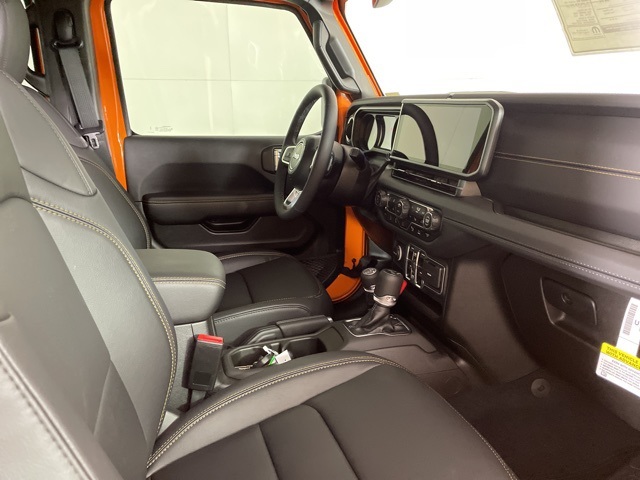 2025 Jeep Wrangler Sahara photo 15