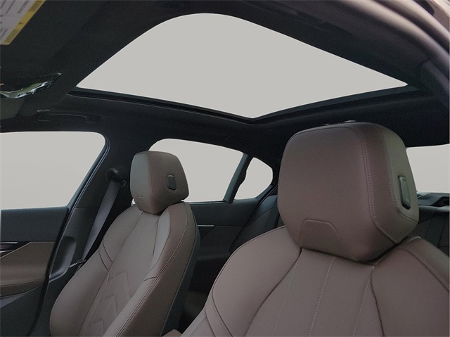 2025 Bmw 550e 550e xDrive photo 19