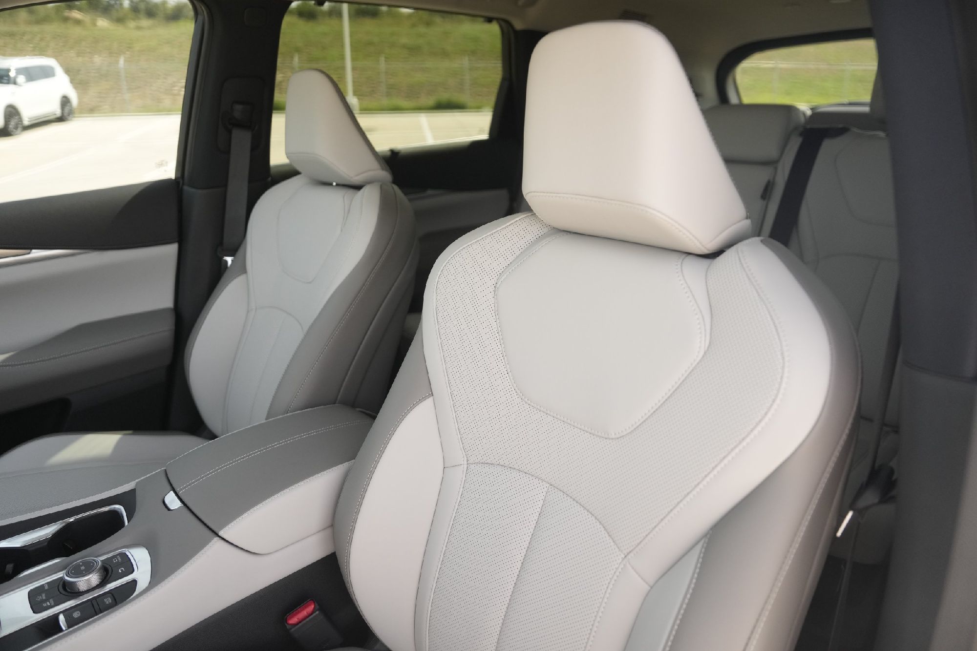 2026 Infiniti QX60 Luxe photo 8