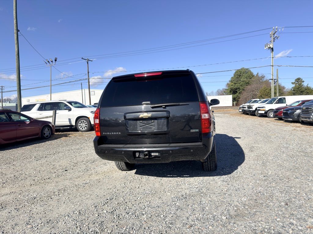 2011 Chevrolet Suburban 1500 LT photo 2