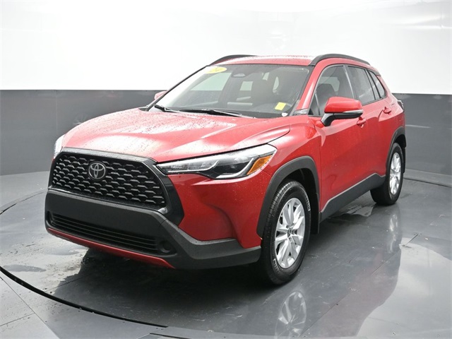 2024 Toyota Corolla Cross LE's photo
