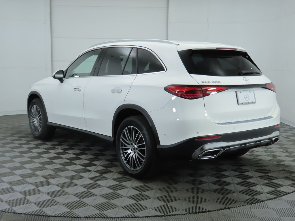 2025 Mercedes Benz GLC 300 photo 7