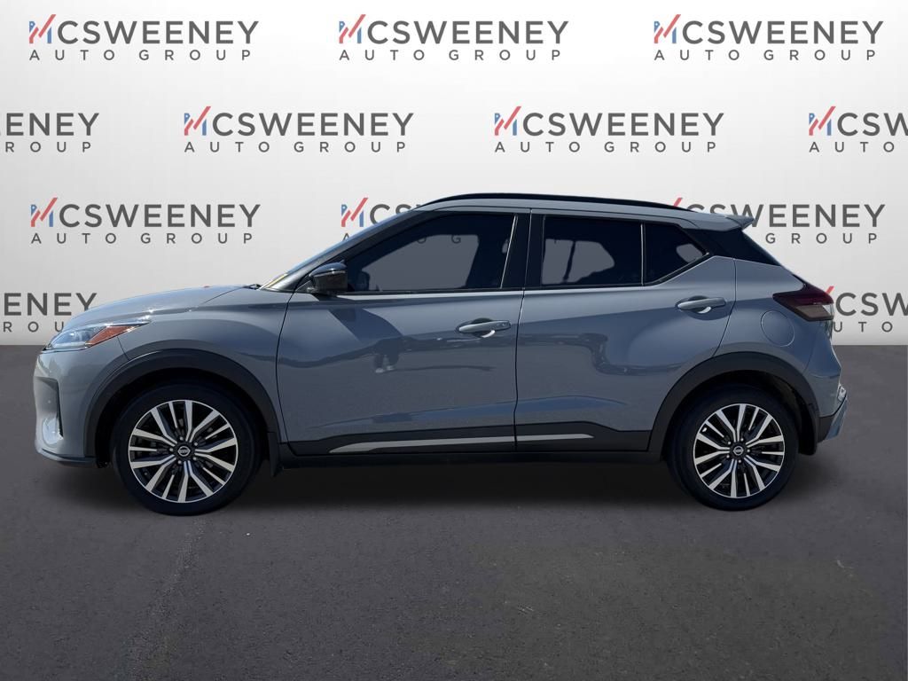 2021 Nissan Kicks SR photo 2