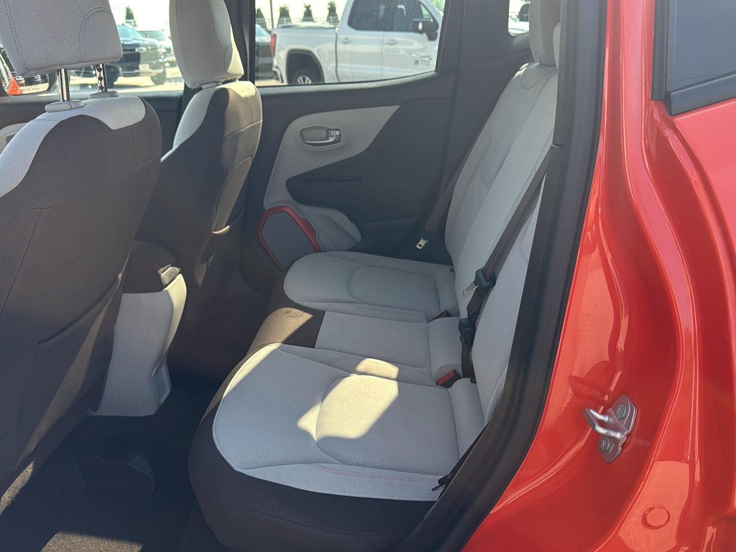 2015 Jeep Renegade Latitude photo 8