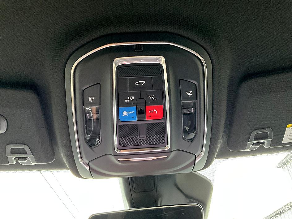 2025 Jeep Grand Cherokee Limited photo 23