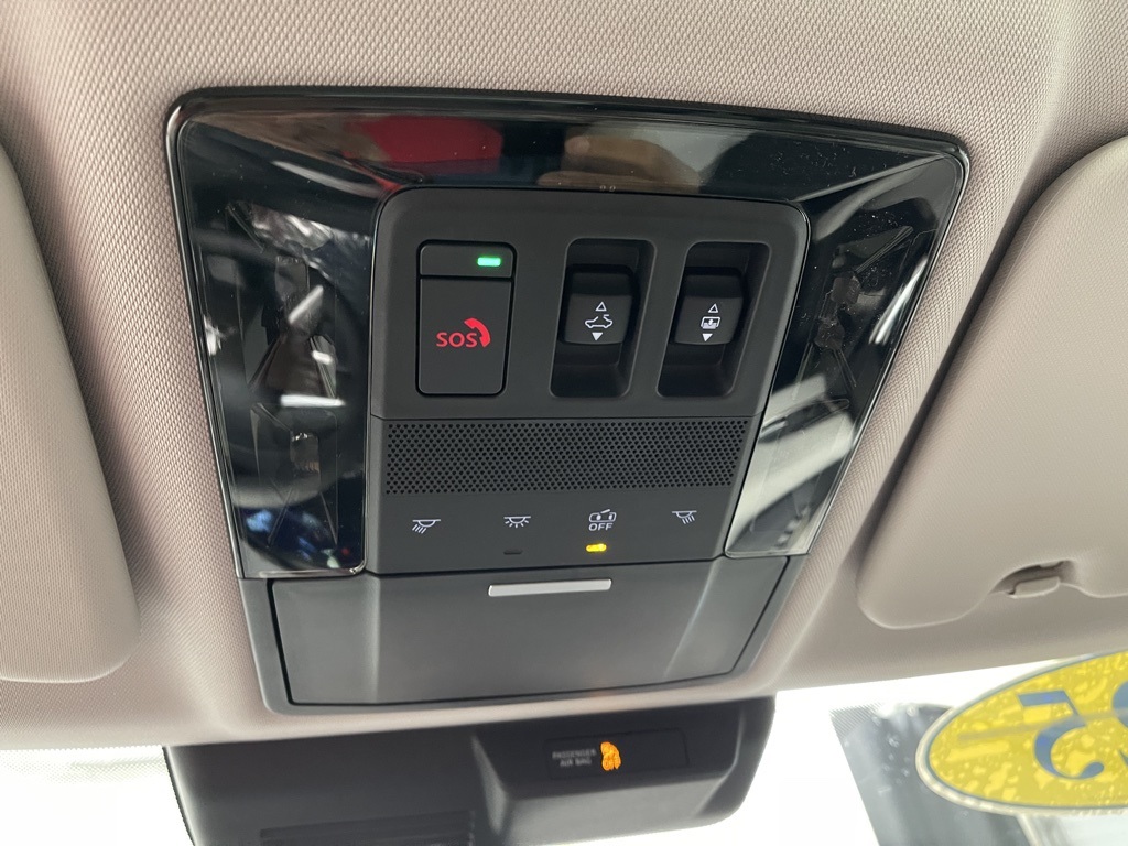 2025 Mitsubishi Outlander SE photo 8
