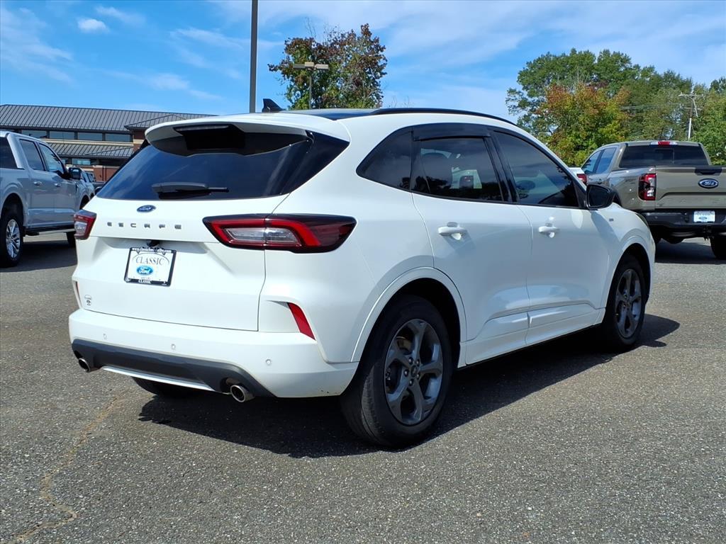 2024 Ford Escape ST-Line photo 18