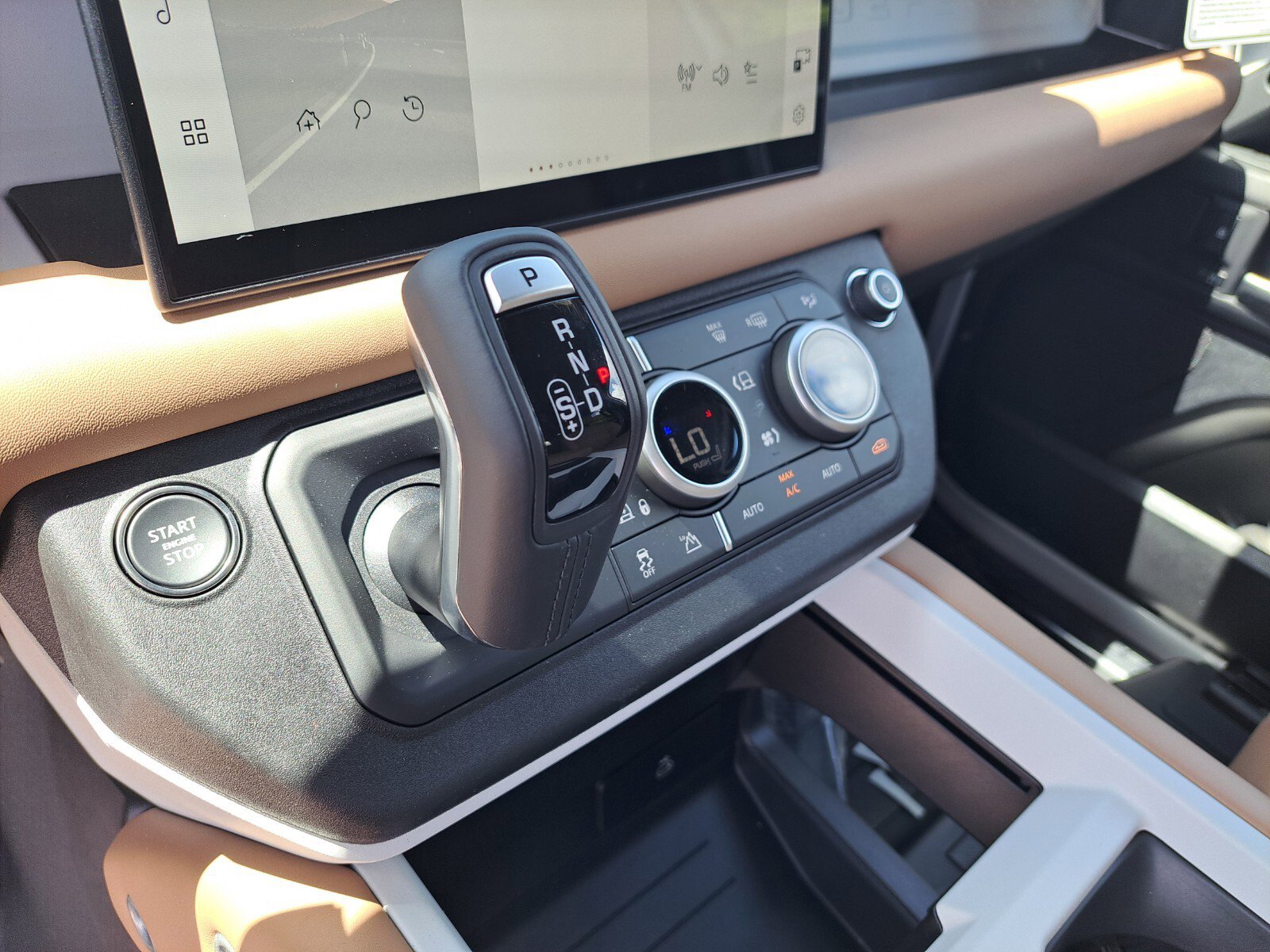 2025 Land Rover Defender 110 X-Dynamic SE photo 11