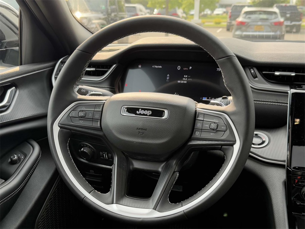 2025 Jeep Grand Cherokee Altitude X photo 3