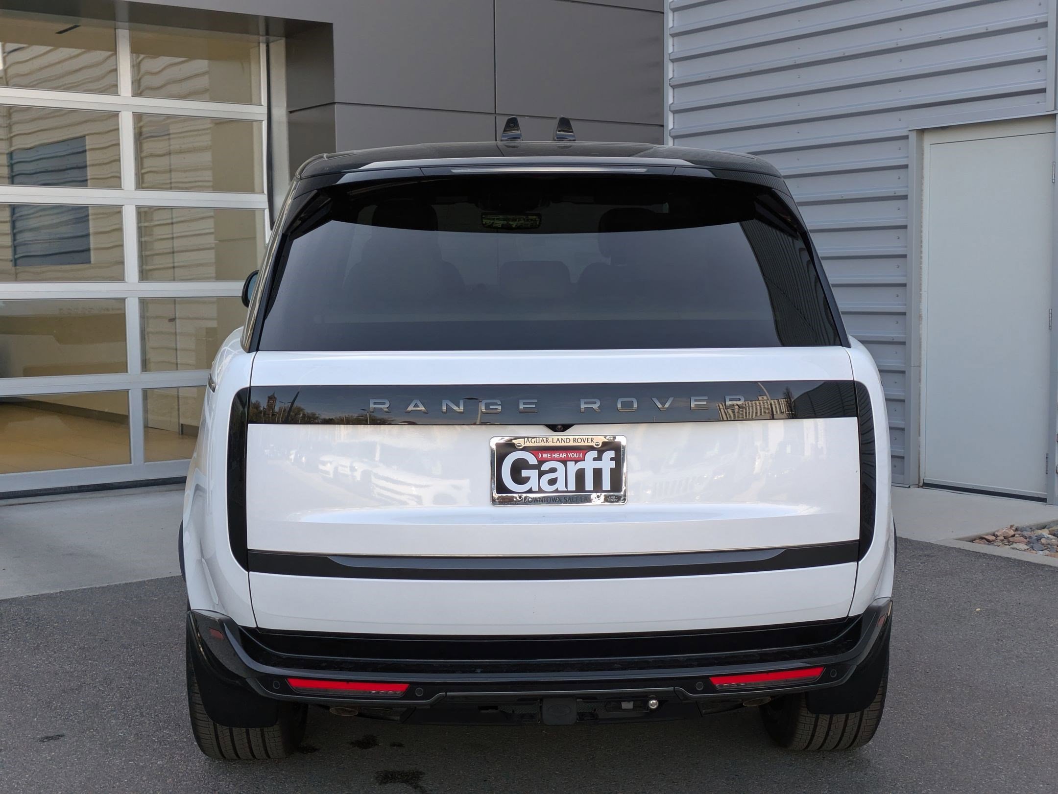 2025 Land Rover Range Rover SE photo 4