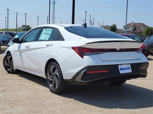 2025 Hyundai Elantra SEL Sport photo 3