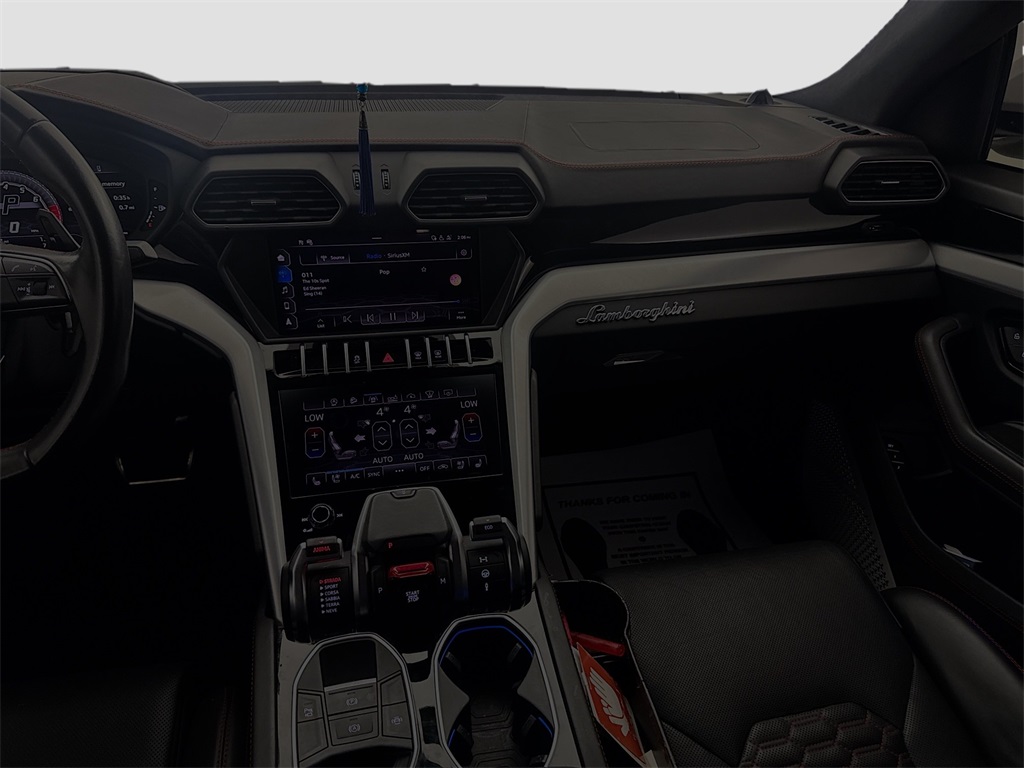 2019 Lamborghini Urus photo 24