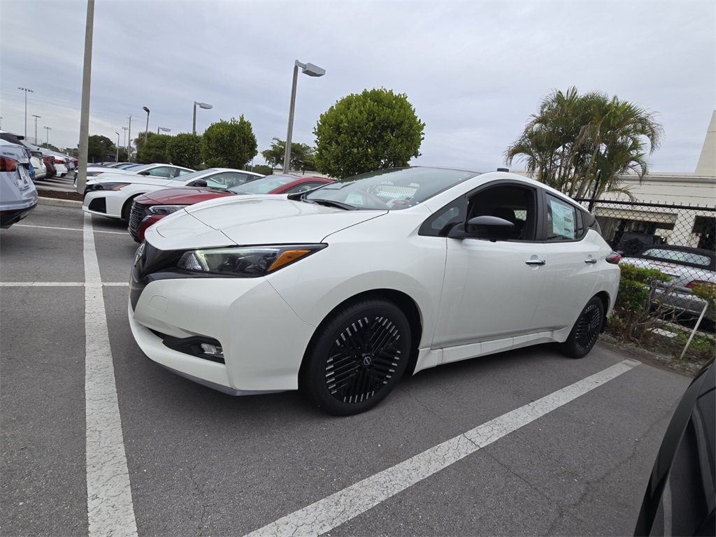 2024 Nissan Leaf SV Plus photo 3