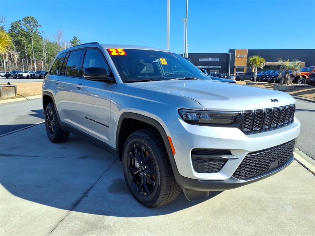 2025 Jeep Grand Cherokee Altitude's photo