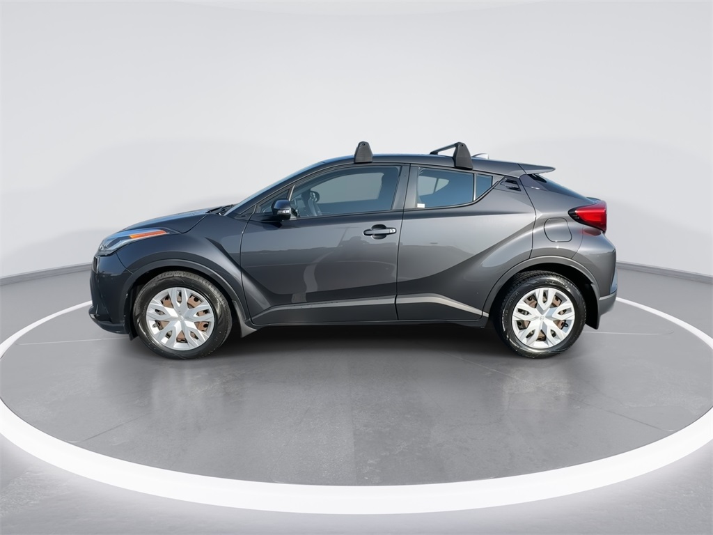 2021 Toyota C-HR LE photo 5