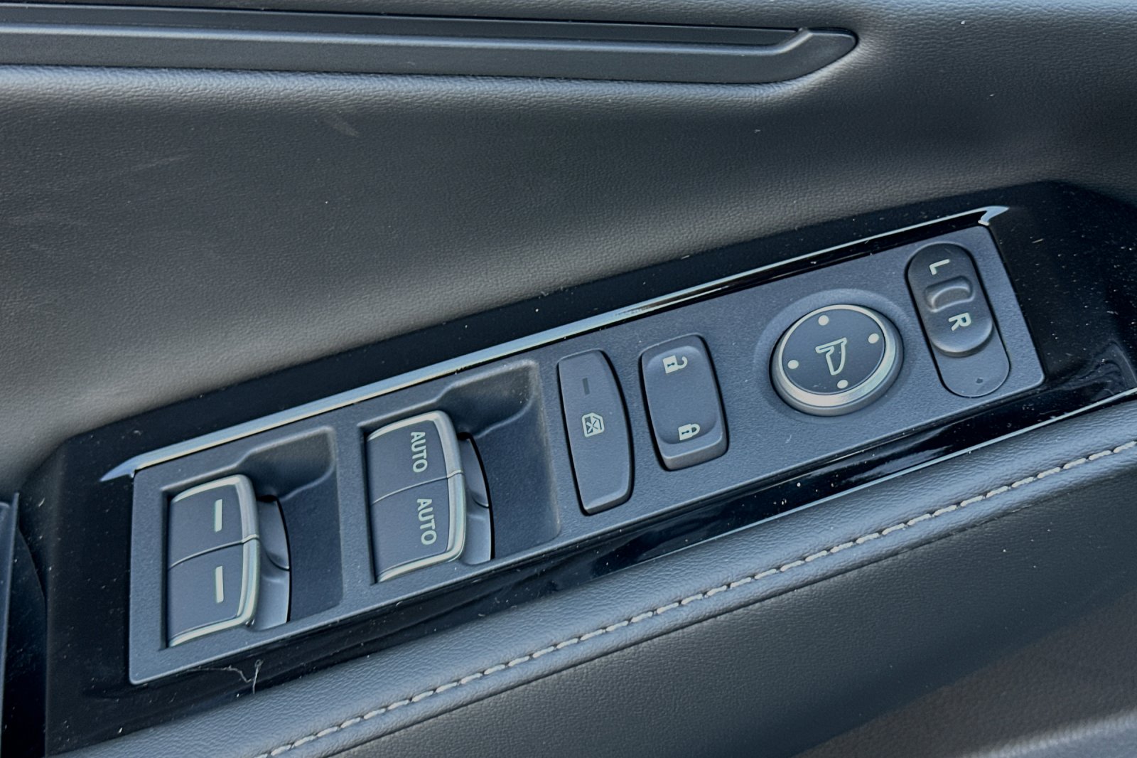 2025 Honda Accord Hybrid Touring photo 11