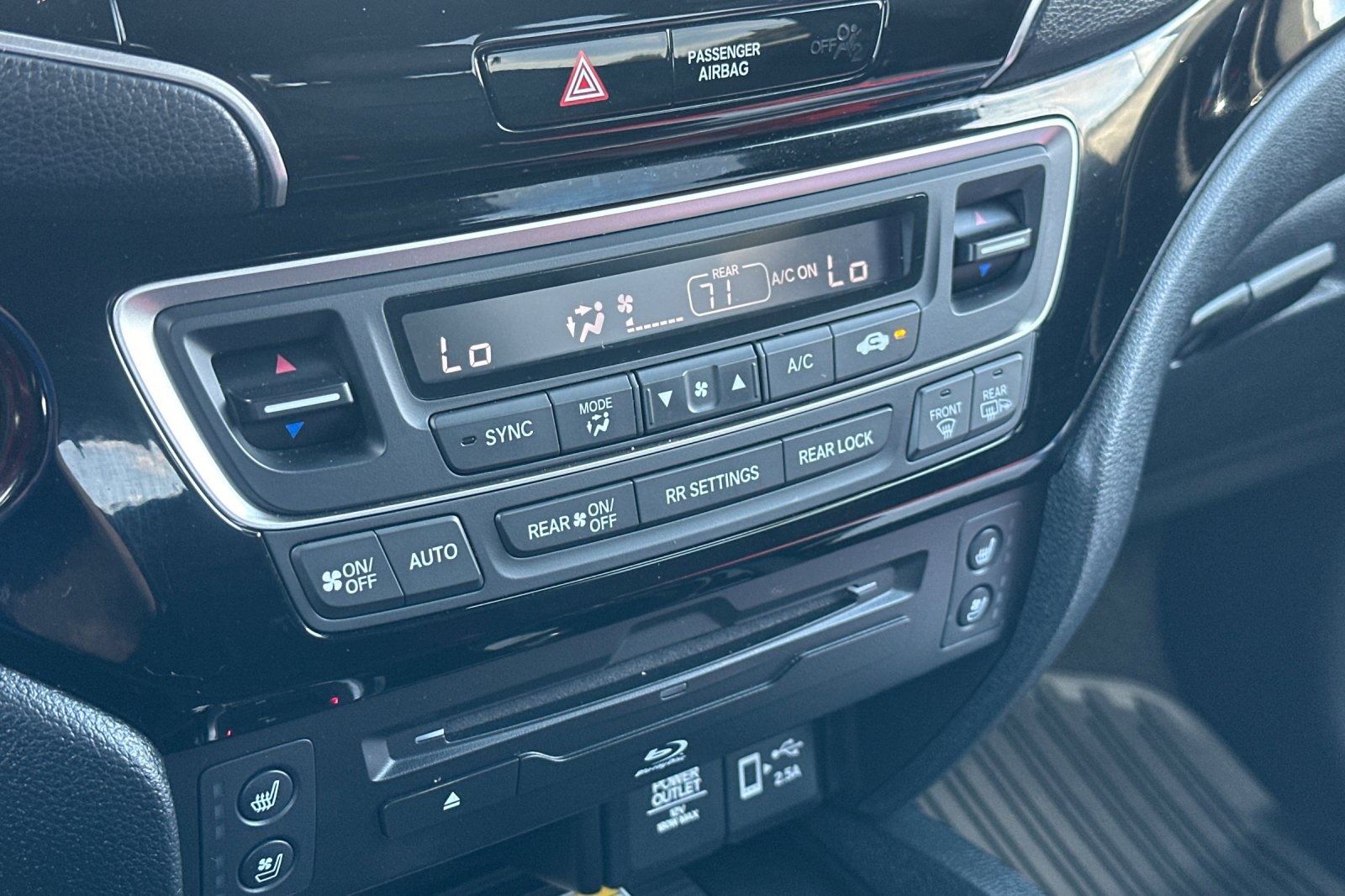 2022 Honda Pilot Black Edition photo 26