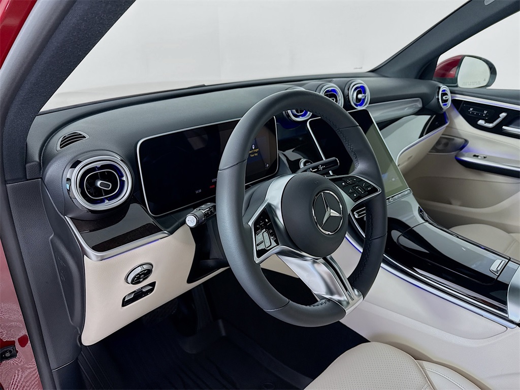 2025 Mercedes Benz GLC 300 4MATIC photo 4