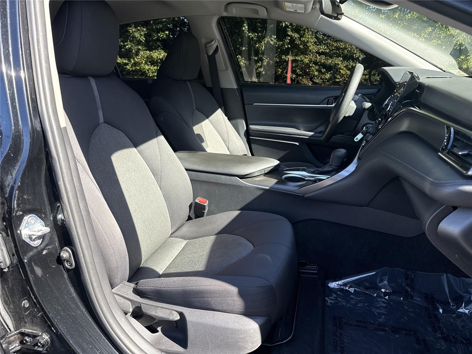 2022 Toyota Camry LE photo 19